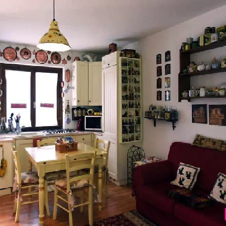 Dağ evi Casetta Letizia Cozy Chalet With Gardens *